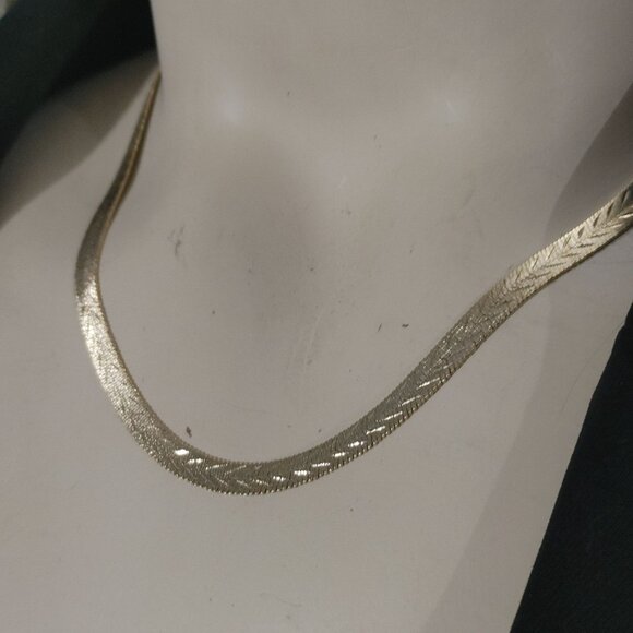 Vintage Gold Tone Diamond Cut Herringbone Necklace Lobster Clasp 16 inches - Picture 5 of 10
